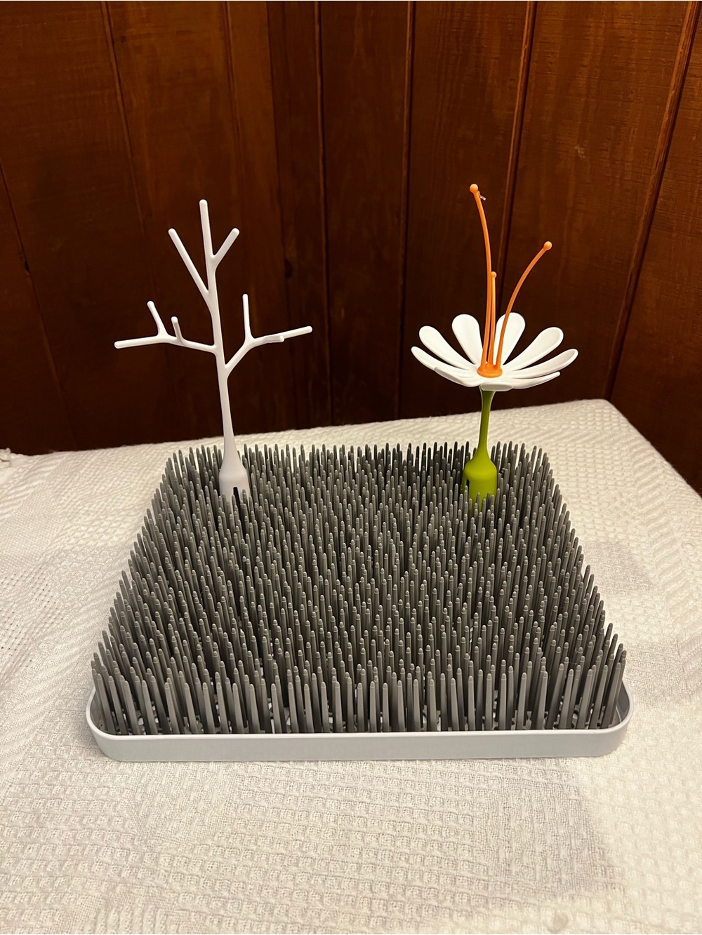 Modern Gray Grass-Style Drying Rack with White Tree and Daisy Accessories